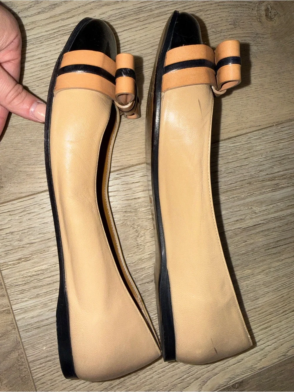 Fendi Two-Tone Beige and Black Leather Ballet Flats with Bow 40.5 - Picture 5 of 9